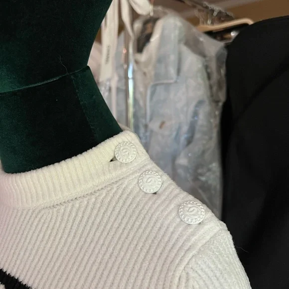 NWT AUTH CHANEL 22B CC Logo Pullover Sweater. - Picture 3 of 10